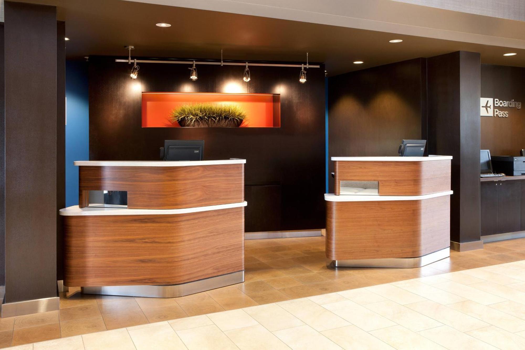 Готель Courtyard By Marriott Oakland Airport Екстер'єр фото