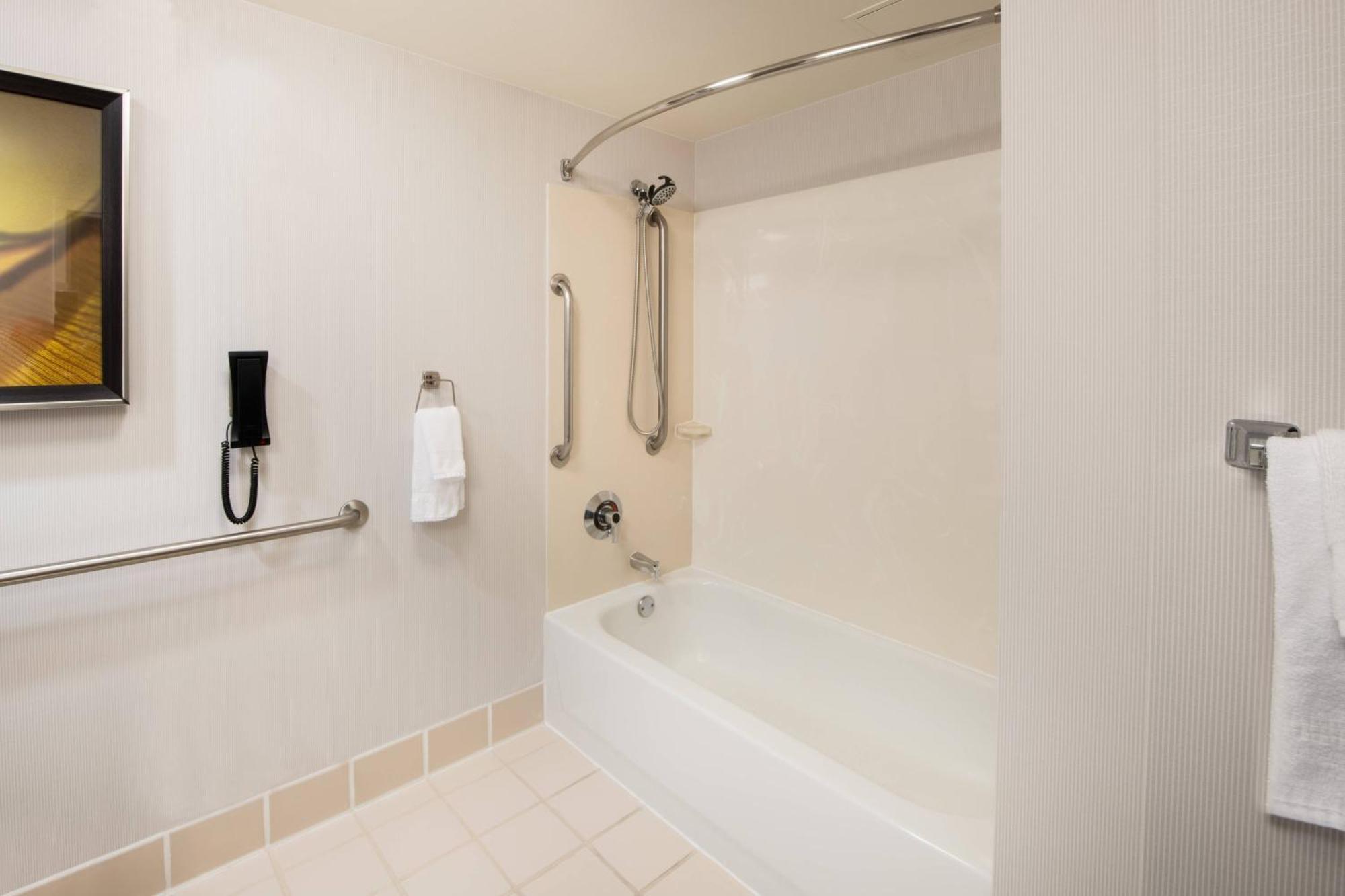 Готель Courtyard By Marriott Oakland Airport Екстер'єр фото