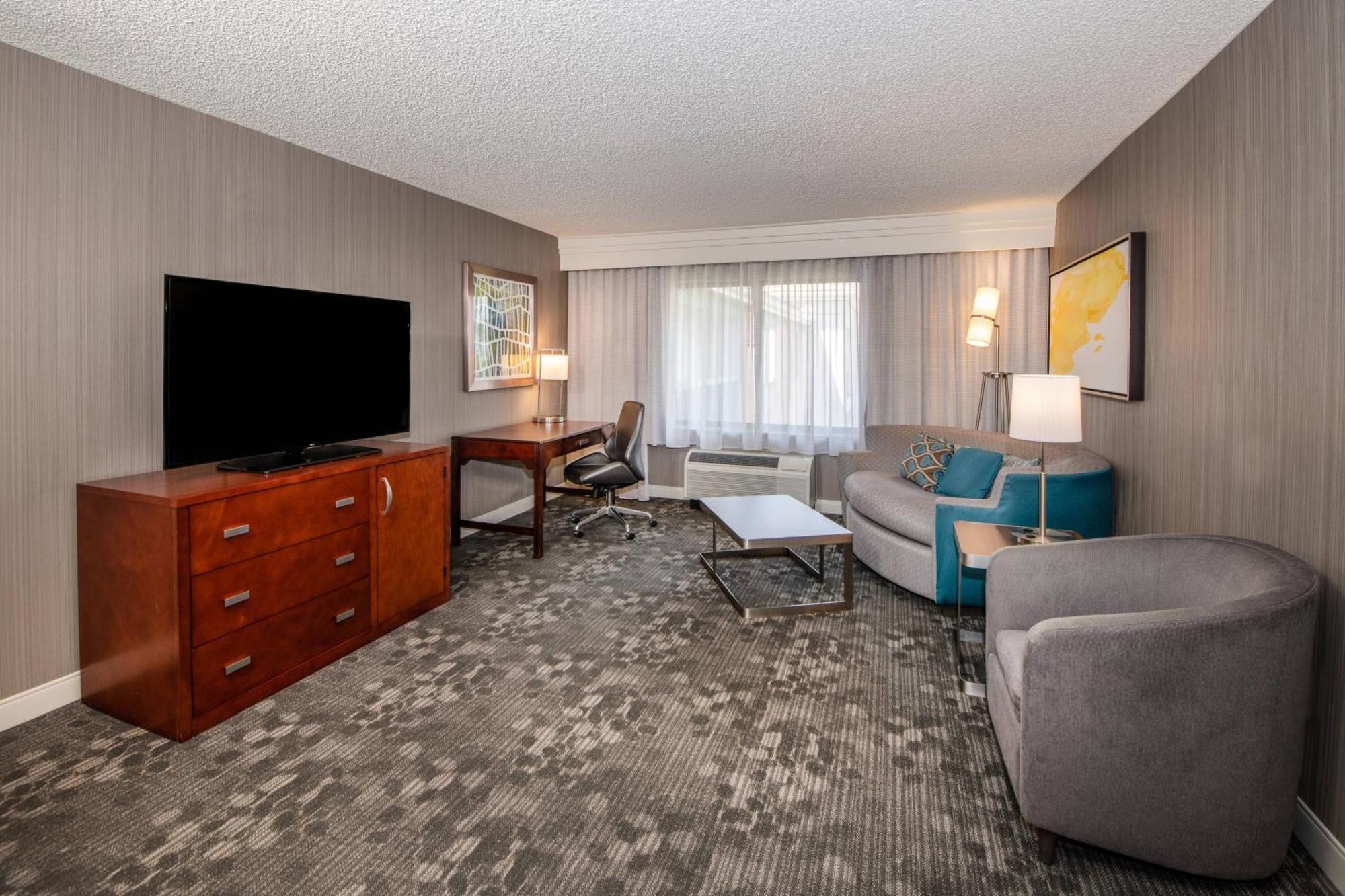 Готель Courtyard By Marriott Oakland Airport Екстер'єр фото