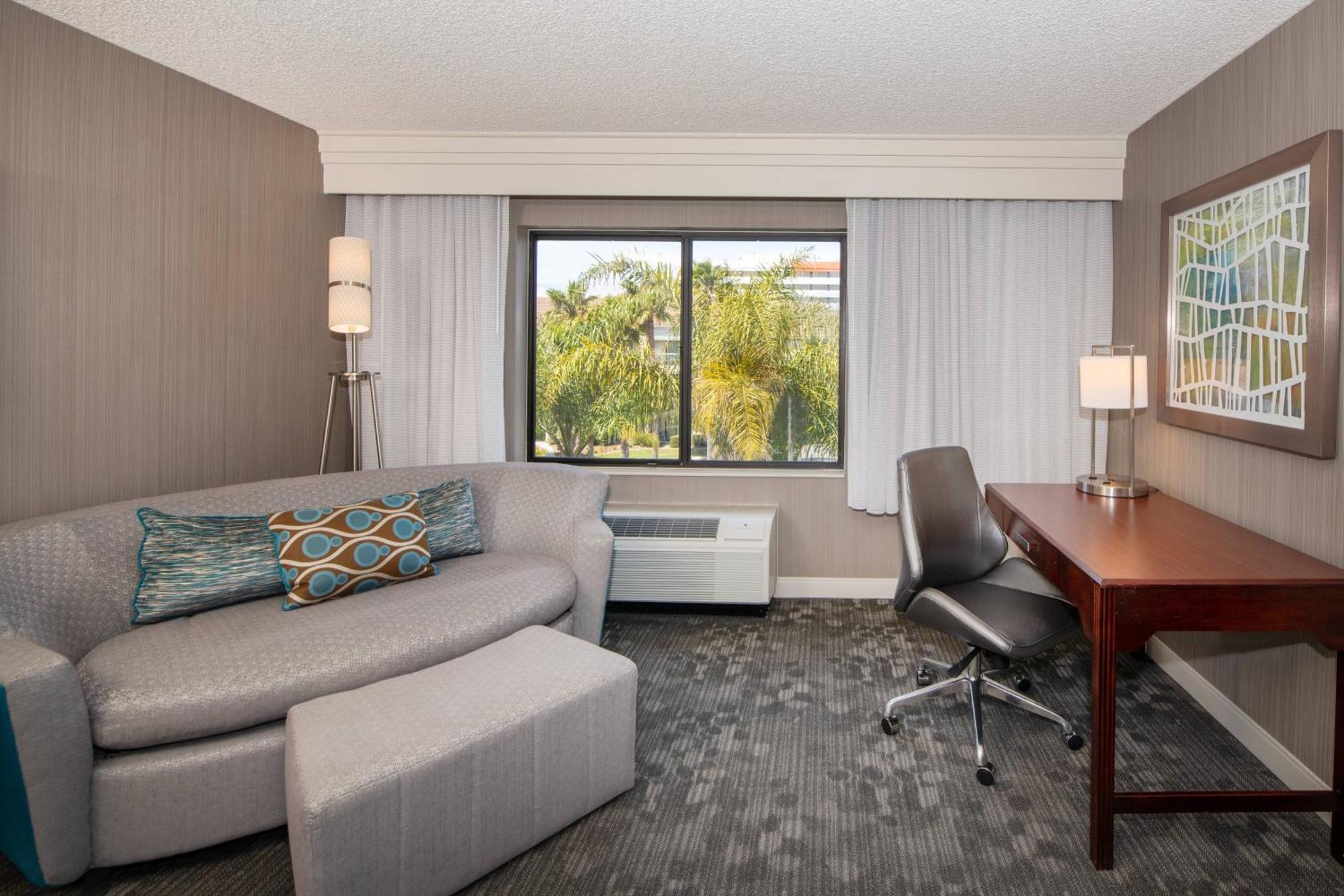 Готель Courtyard By Marriott Oakland Airport Екстер'єр фото