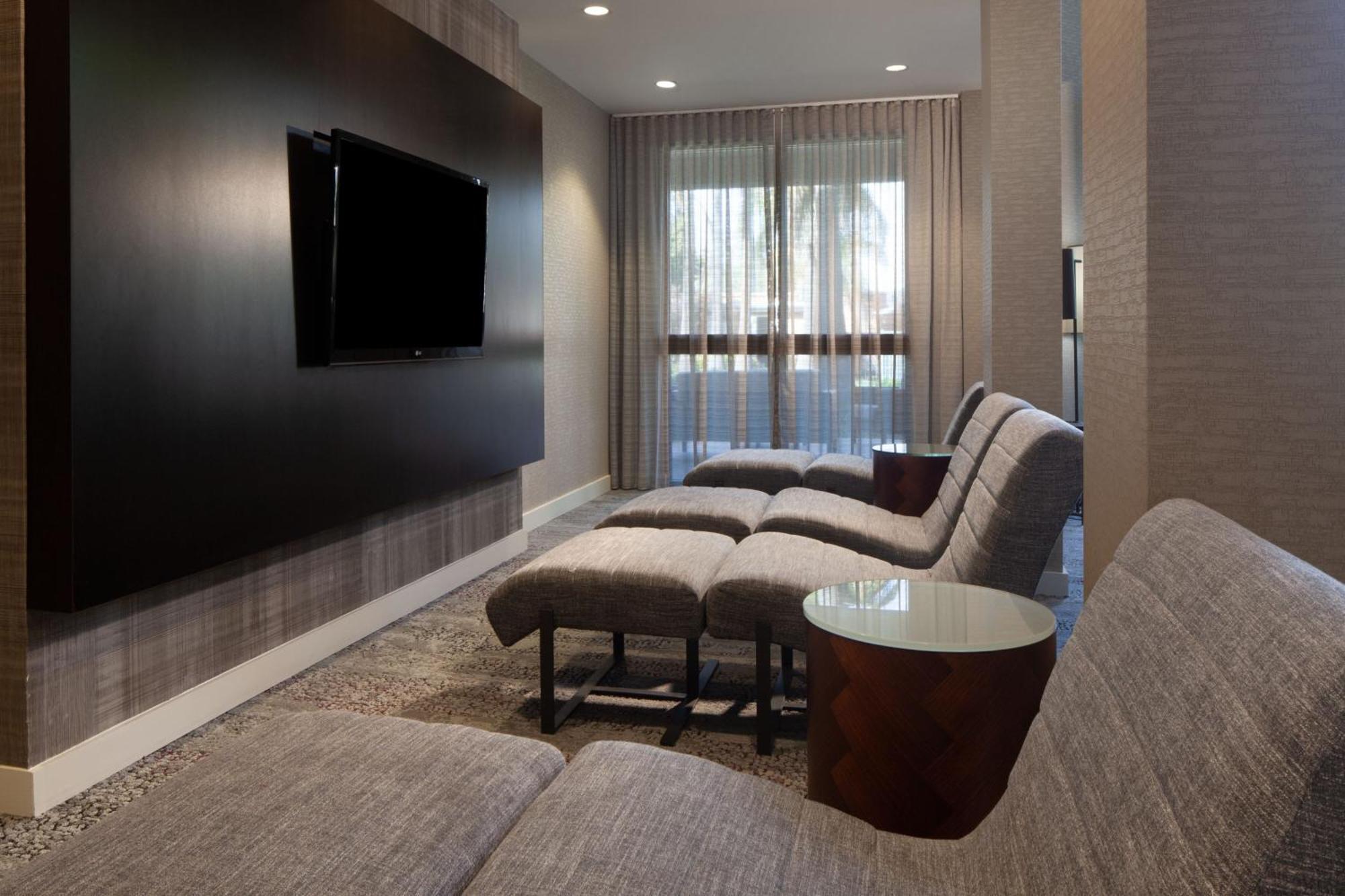 Готель Courtyard By Marriott Oakland Airport Екстер'єр фото