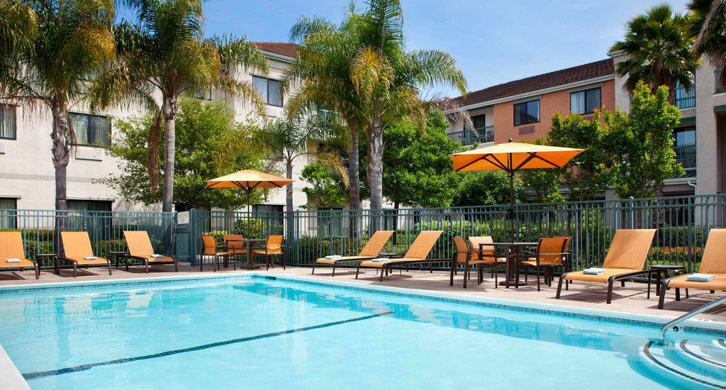 Готель Courtyard By Marriott Oakland Airport Екстер'єр фото